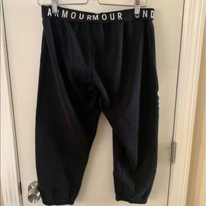 Black Under Armor Cropped Sweatpants